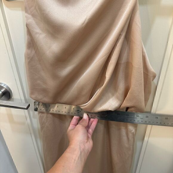 Elegant Sleeveless Cream Dress - Picture 7 of 8